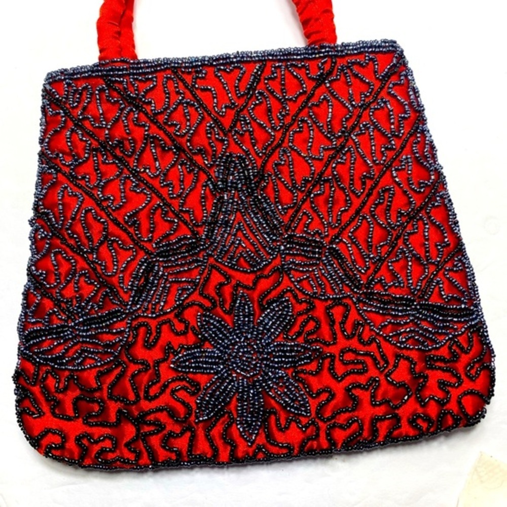 Vintage beaded women’s hand bag with shoulder strap royaltycore, gothcore